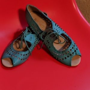 Restricted teal sandal/shoes size 8.5